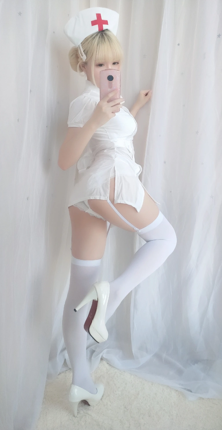 星之迟迟《VOL.17 夜勤病栋》主题写真：61张全套美图