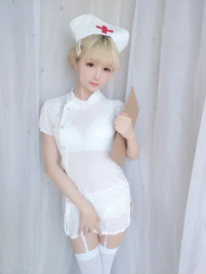 星之迟迟《VOL.17 夜勤病栋》主题写真：61张全套美图