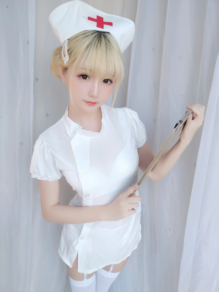 星之迟迟《VOL.17 夜勤病栋》主题写真：61张全套美图