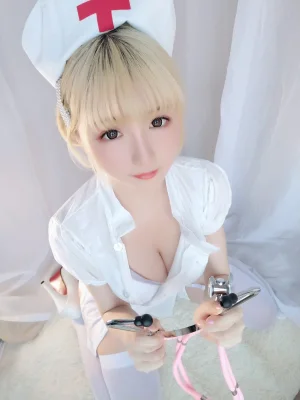 星之迟迟《VOL.17 夜勤病栋》主题写真：61张全套美图