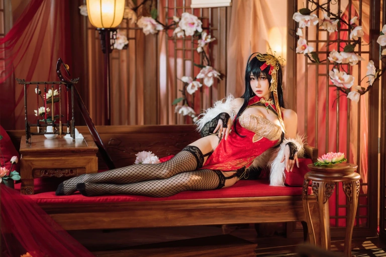 焖焖碳《大凤旗袍》主题写真：20张全套美图