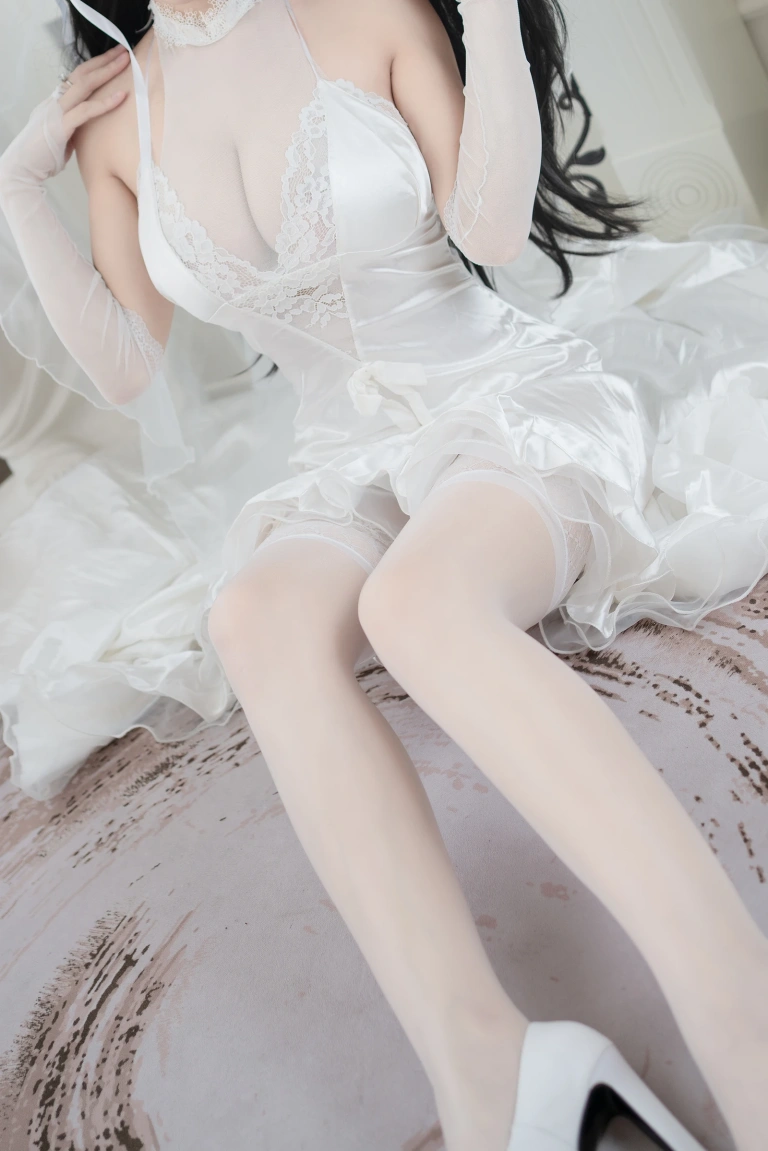 小仓千代《爱宕婚纱》主题写真：20张全套美图