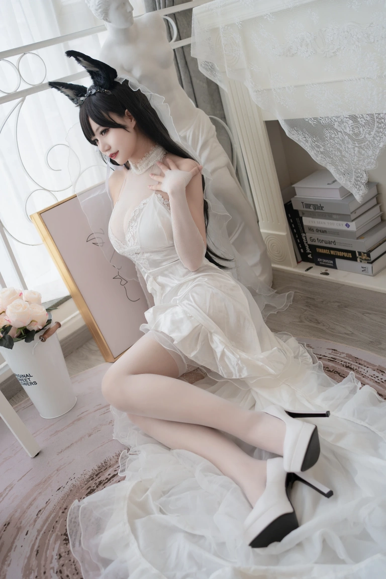 小仓千代《爱宕婚纱》主题写真：20张全套美图