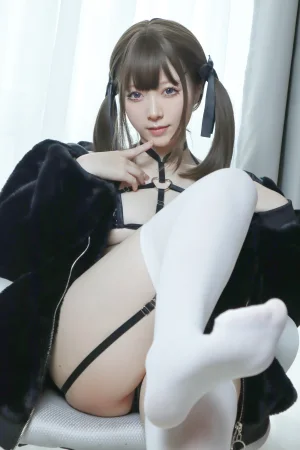 朝霧愛《毛绒外套》主题写真：22张全套美图