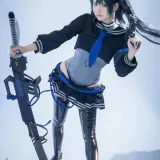 是一只熊仔《蓝色袖章》主题写真：25张全套美图