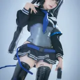 是一只熊仔《蓝色袖章》主题写真：25张全套美图