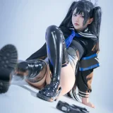 是一只熊仔《蓝色袖章》主题写真：25张全套美图