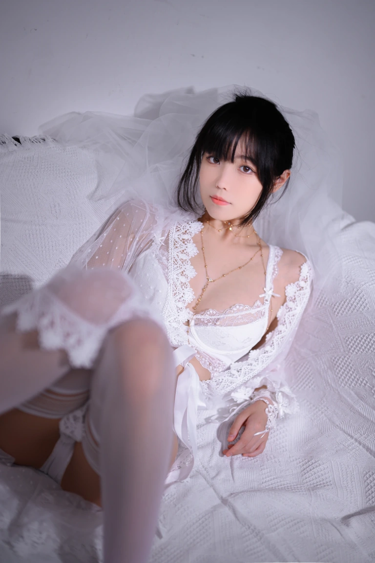 汪知子《婚纱》主题写真：35张全套美图