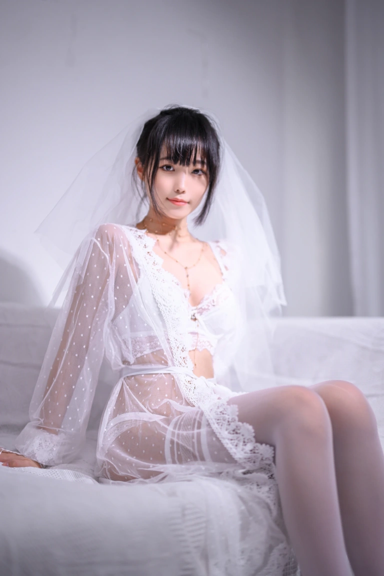 汪知子《婚纱》主题写真：35张全套美图