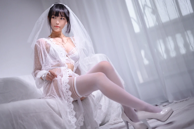 汪知子《婚纱》主题写真：35张全套美图