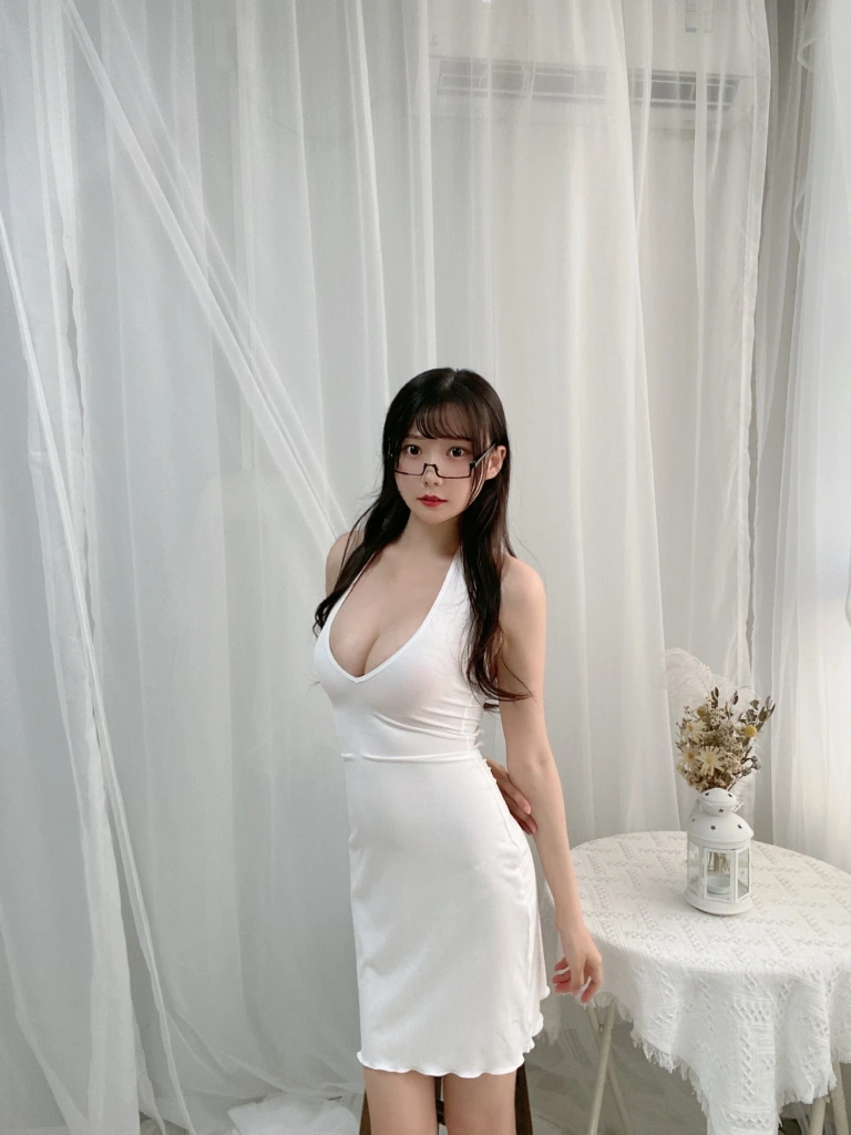 香草喵露露《白短连衣裙》主题写真：36张全套美图，含4个视频
