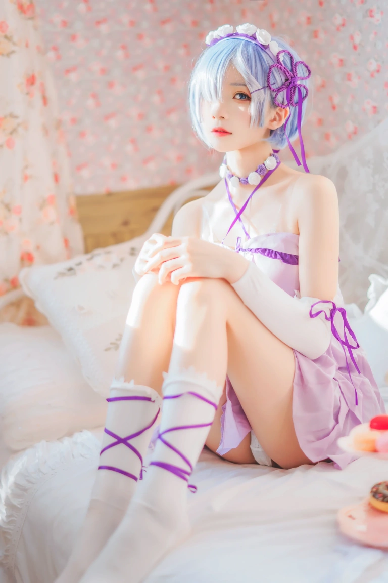 桜桃喵《蕾姆小睡裙》主题写真：40张全套美图