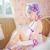 桜桃喵《蕾姆小睡裙》主题写真：40张全套美图