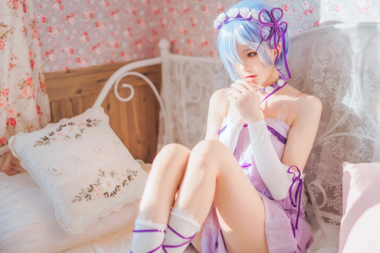 桜桃喵《蕾姆小睡裙》主题写真：40张全套美图