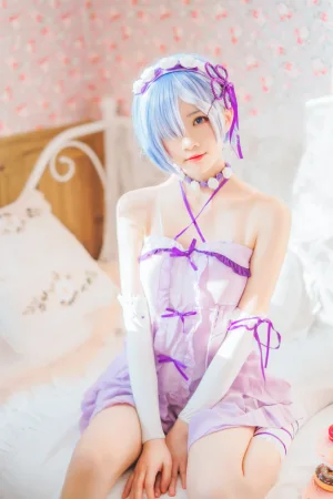 桜桃喵《蕾姆小睡裙》主题写真：40张全套美图