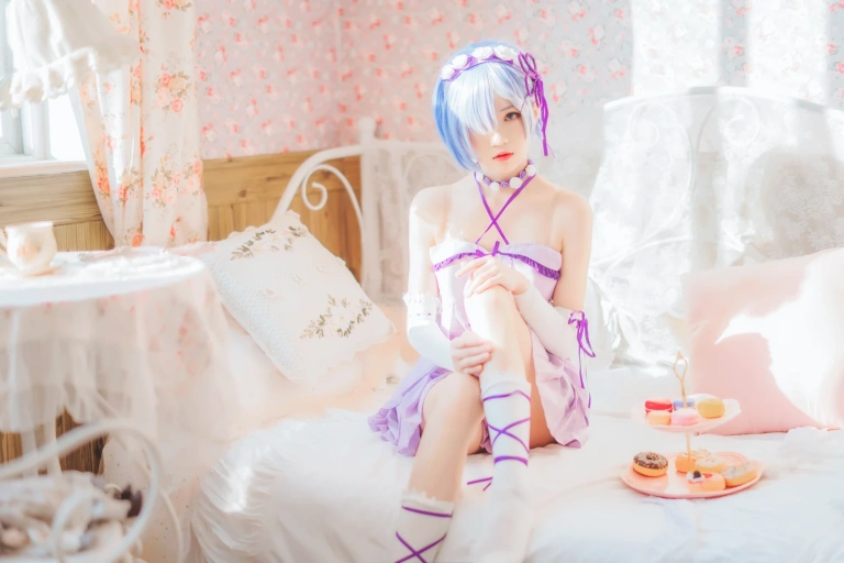 桜桃喵《蕾姆小睡裙》主题写真：40张全套美图