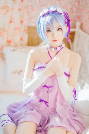 桜桃喵《蕾姆小睡裙》主题写真：40张全套美图