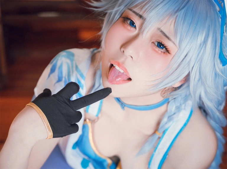 虎森森《少女前线 翠雀媚》主题写真：40张全套美图