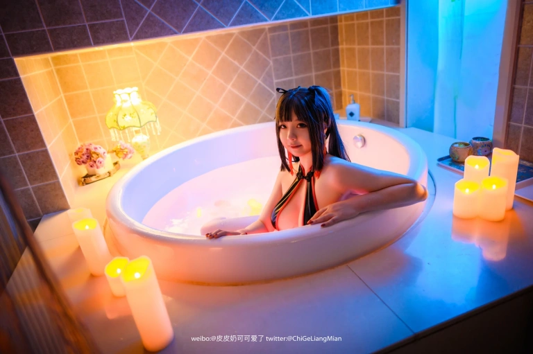 皮皮奶《浴缸》主题写真：50张全套美图