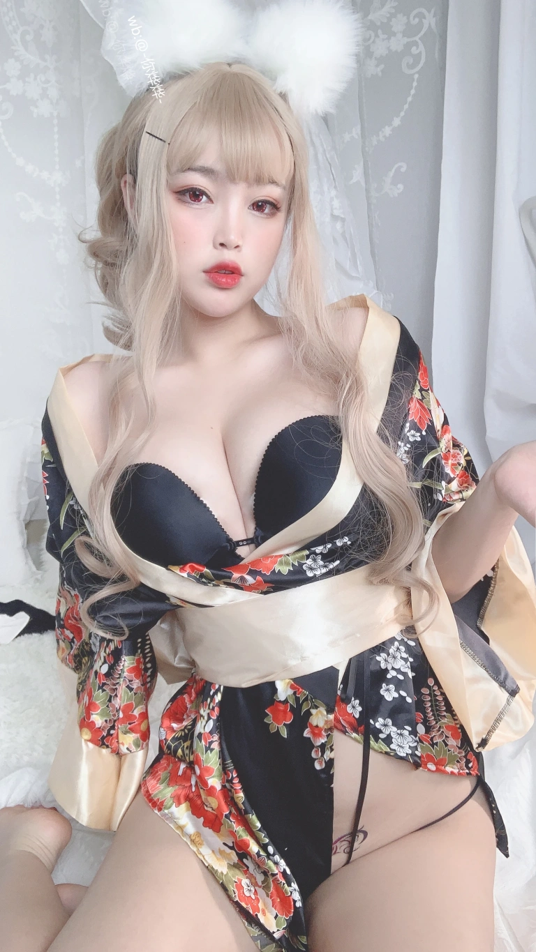白烨《狐仙女友》主题写真：53张全套美图，含10个视频