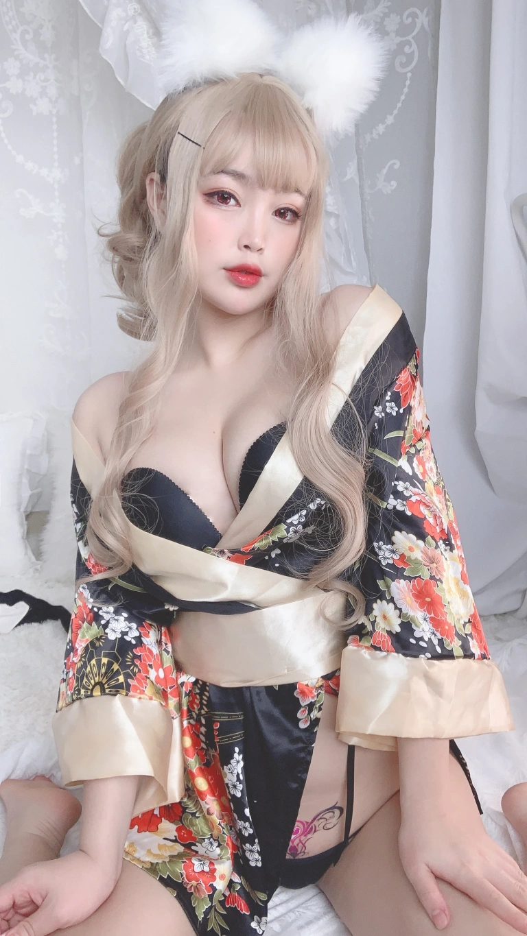 白烨《狐仙女友》主题写真：53张全套美图，含10个视频