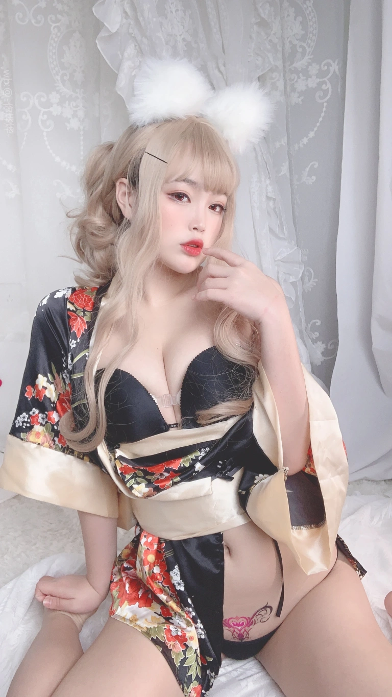 白烨《狐仙女友》主题写真：53张全套美图，含10个视频