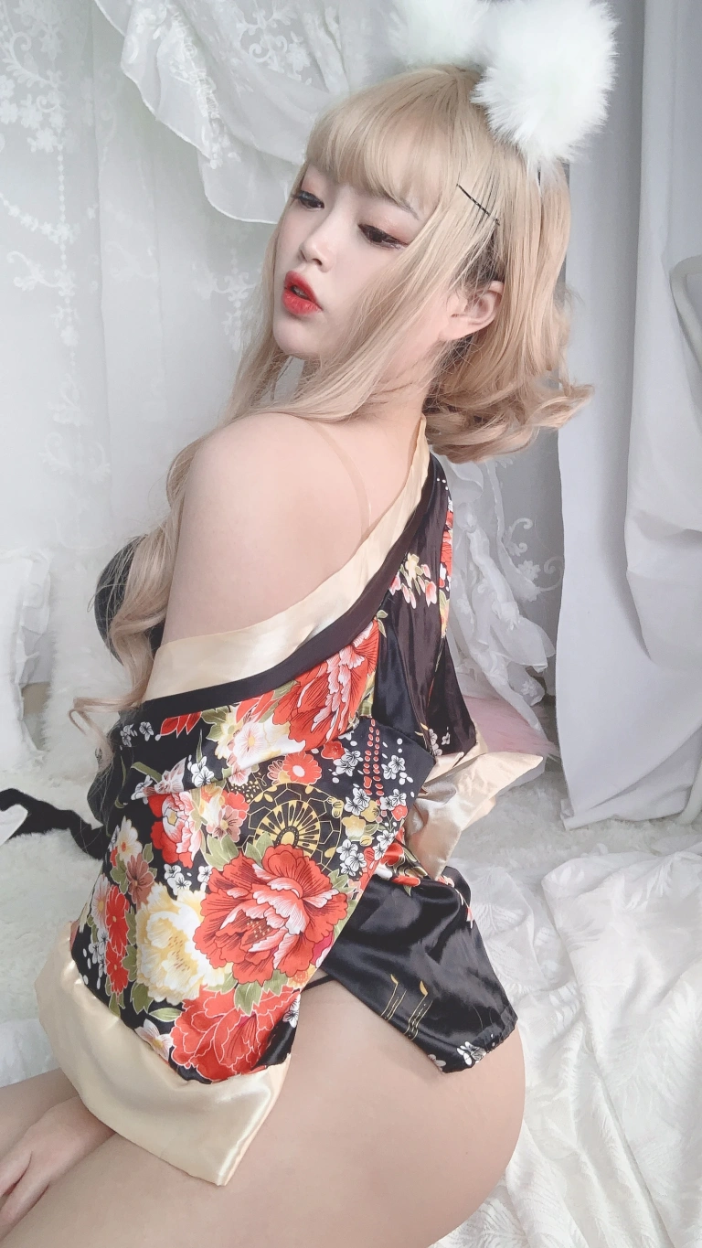 白烨《狐仙女友》主题写真：53张全套美图，含10个视频