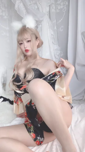 白烨《狐仙女友》主题写真：53张全套美图，含10个视频