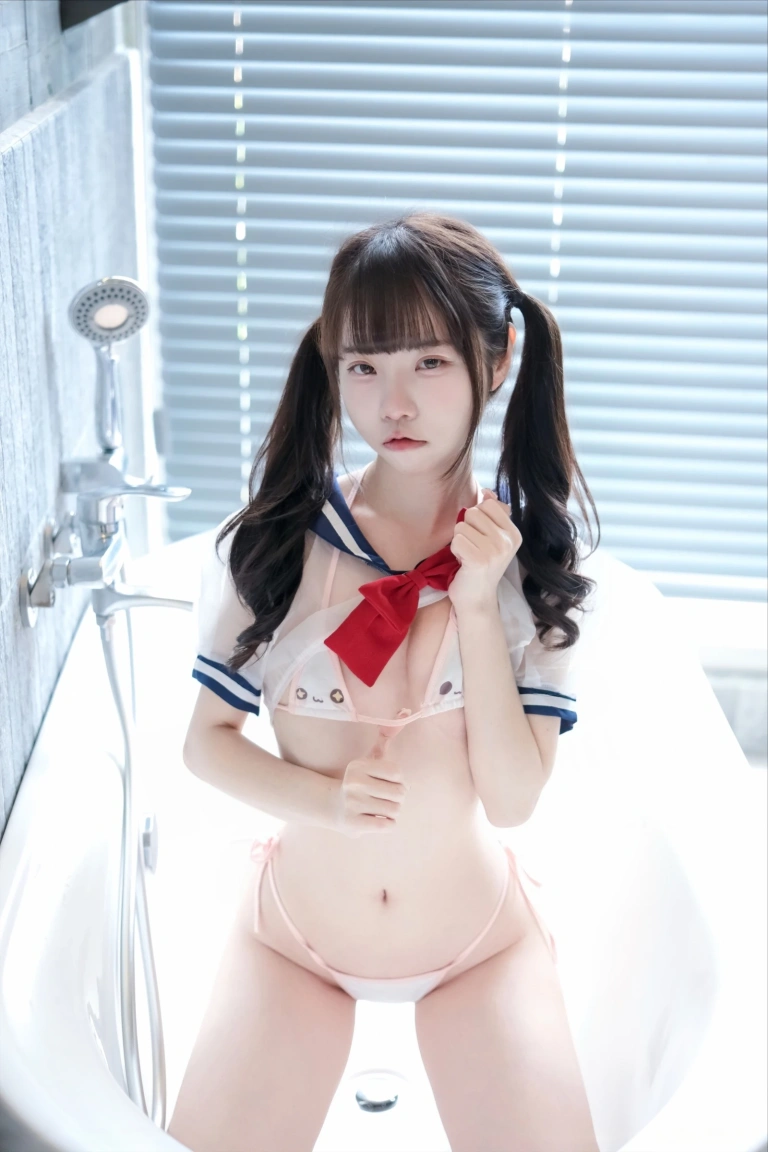 可可小白兔《透明学生服》主题写真：64张全套美图