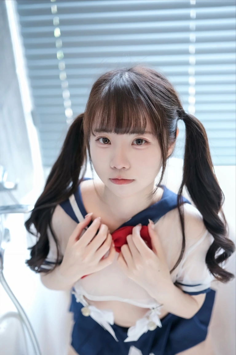 可可小白兔《透明学生服》主题写真：64张全套美图