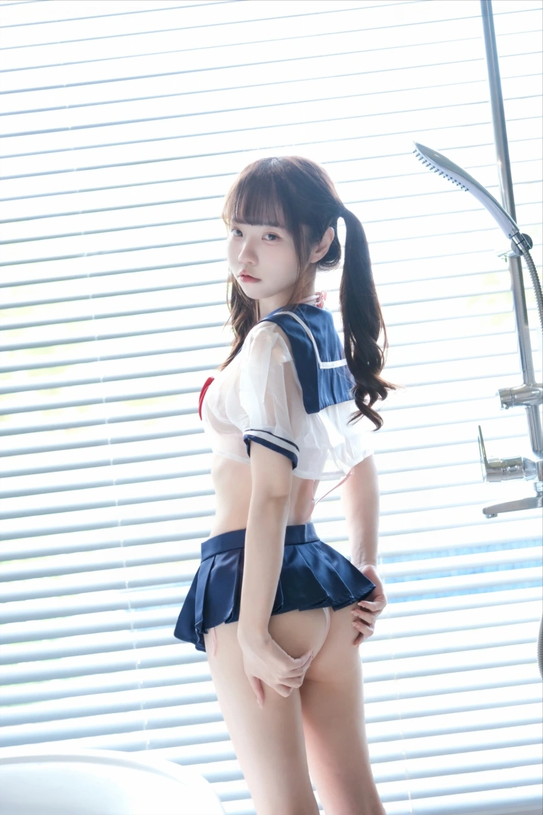 可可小白兔《透明学生服》主题写真：64张全套美图