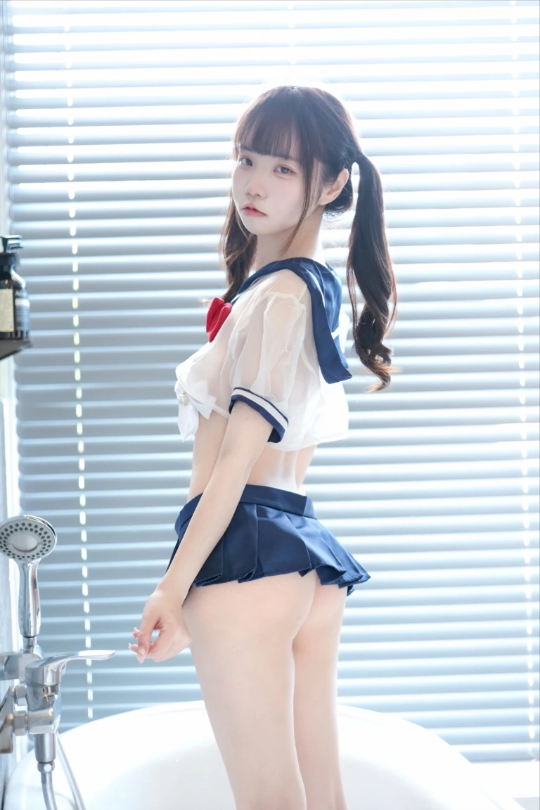 可可小白兔《透明学生服》主题写真：64张全套美图