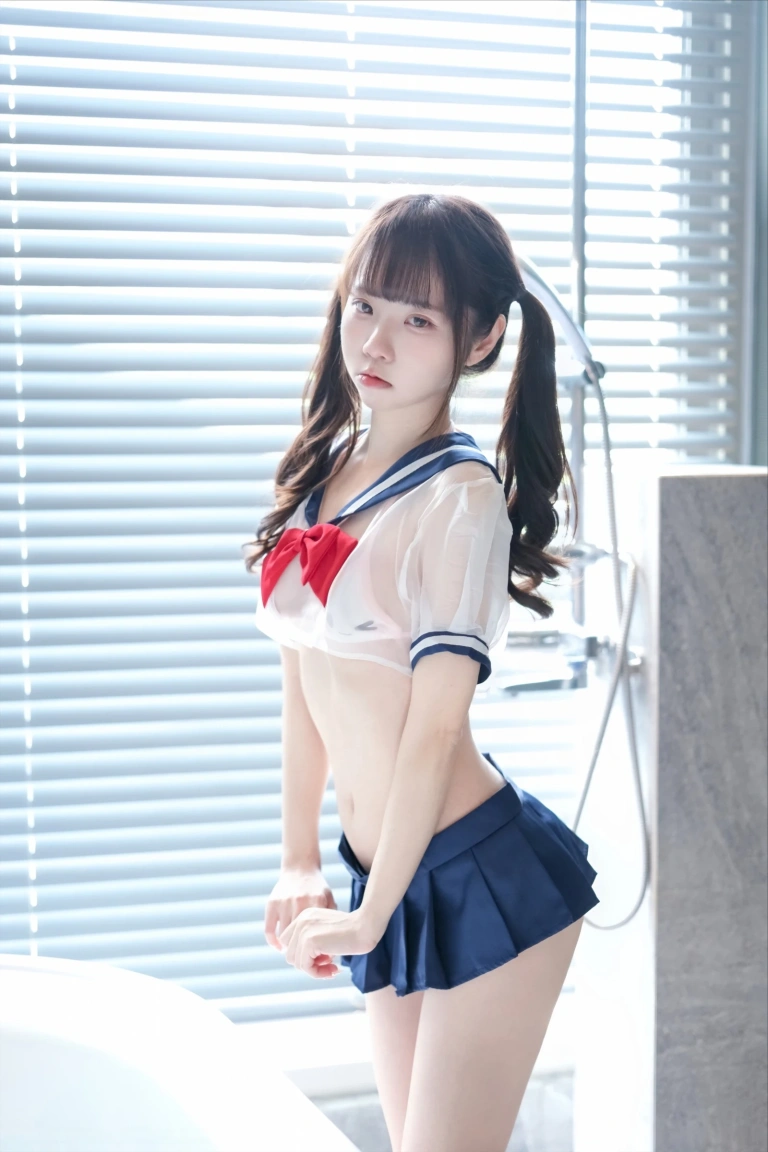 可可小白兔《透明学生服》主题写真：64张全套美图