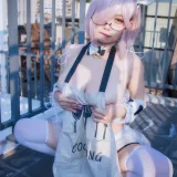 末夜《牛牛厨娘》主题写真：64张全套美图，含4个视频