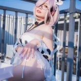 末夜《牛牛厨娘》主题写真：64张全套美图，含4个视频