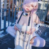 末夜《牛牛厨娘》主题写真：64张全套美图，含4个视频