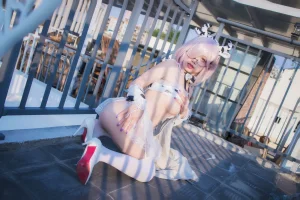 末夜《牛牛厨娘》主题写真：64张全套美图，含4个视频