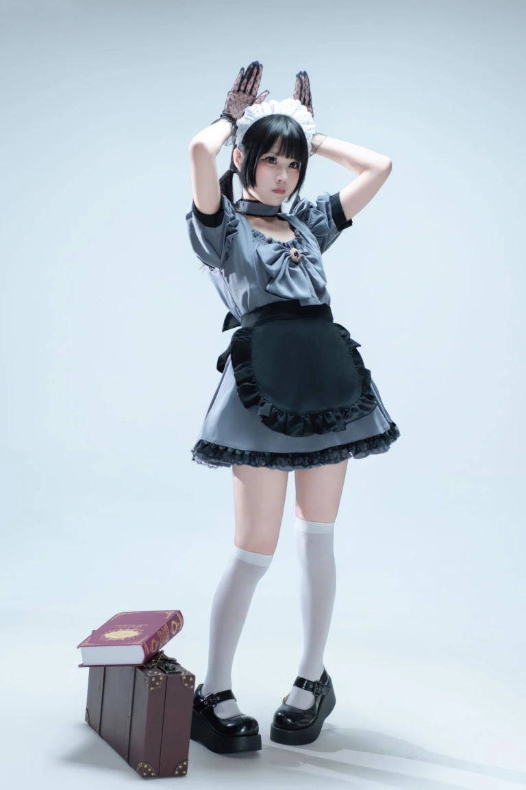 清水凪《手提箱与灰色女仆》主题写真：80张全套美图