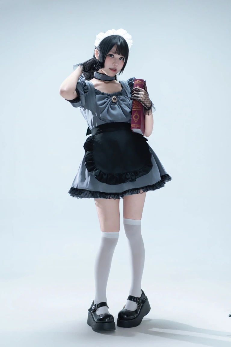 清水凪《手提箱与灰色女仆》主题写真：80张全套美图