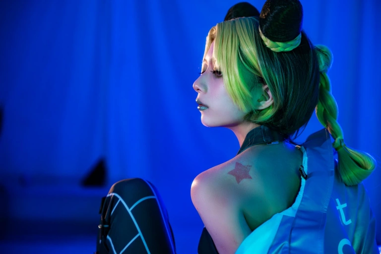 清青琴玖《JOJO的奇妙冒险》主题写真：25张全套美图