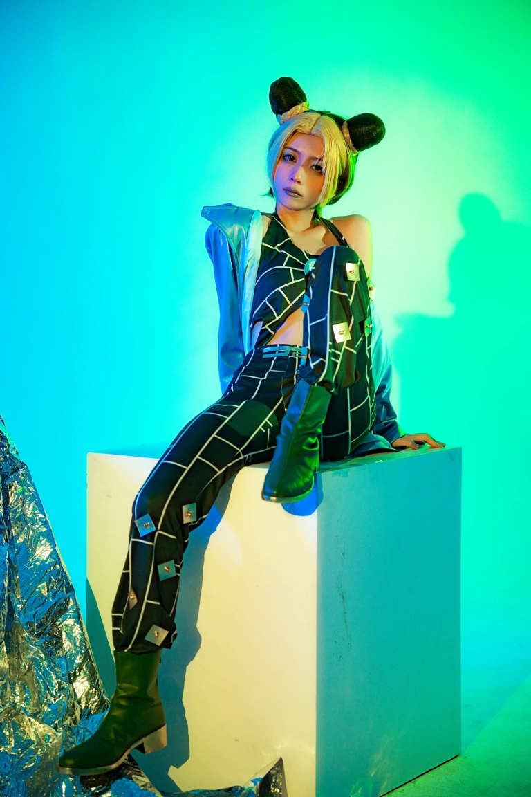 清青琴玖《JOJO的奇妙冒险》主题写真：25张全套美图