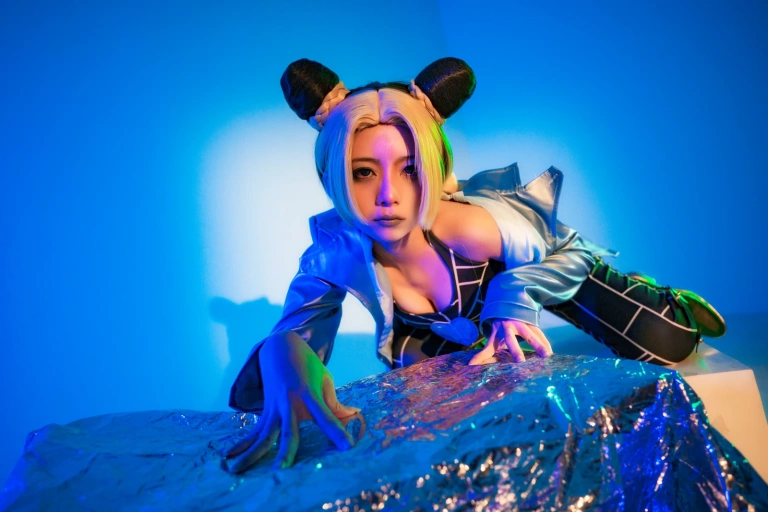 清青琴玖《JOJO的奇妙冒险》主题写真：25张全套美图