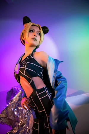 清青琴玖《JOJO的奇妙冒险》主题写真：25张全套美图