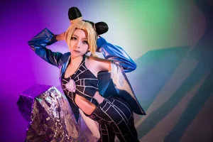 清青琴玖《JOJO的奇妙冒险》主题写真：25张全套美图