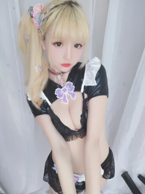 星之迟迟《VOL.18 战斗妹抖》主题写真：62张全套美图