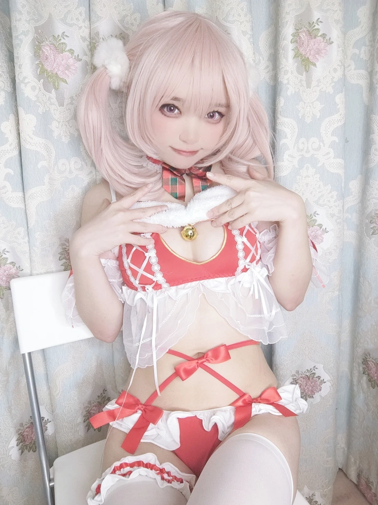 神沢永莉《平安夜红色分体式》主题写真：125张全套美图，含1个视频