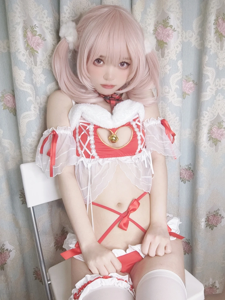 神沢永莉《平安夜红色分体式》主题写真：125张全套美图，含1个视频