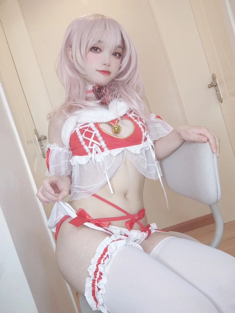 神沢永莉《平安夜红色分体式》主题写真：125张全套美图，含1个视频