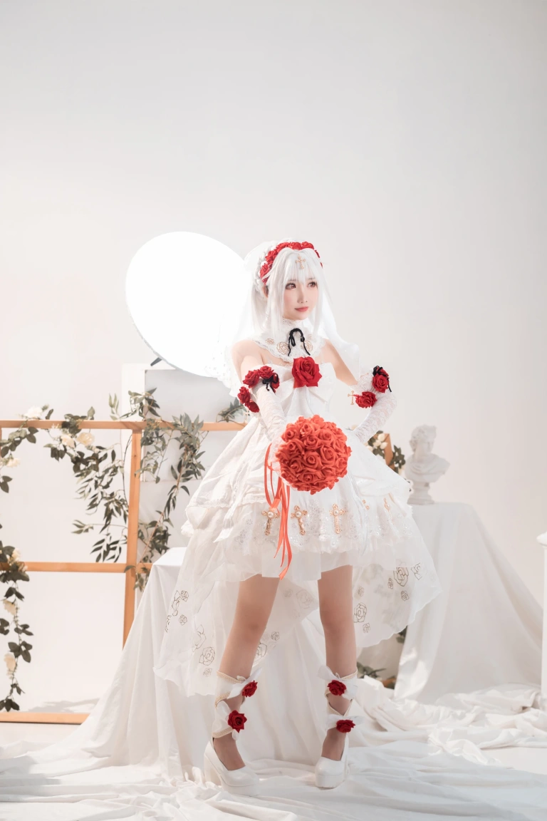 面饼仙儿《德丽莎婚纱》主题写真：13张全套美图