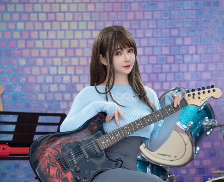 叉子宝宝《吉他妹妹》主题写真：23张全套美图